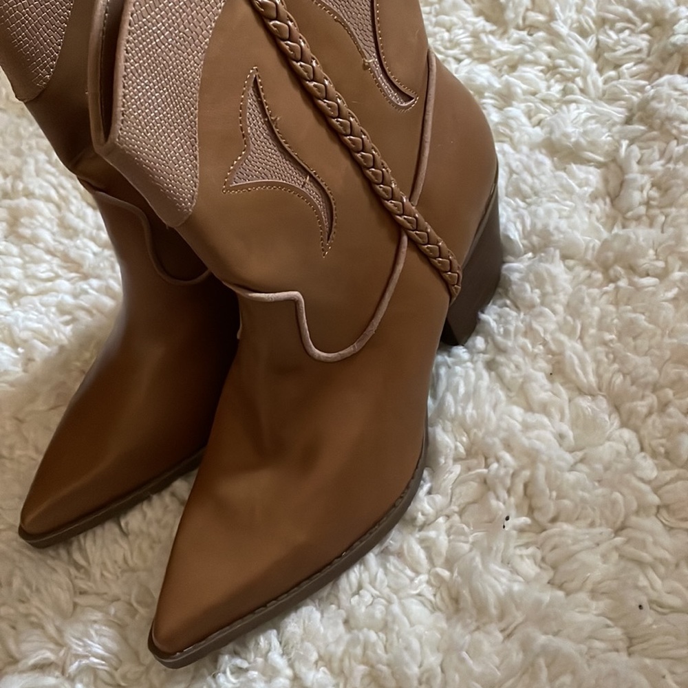 Universal Thread Boots Sz 10 - image 6